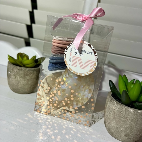 VALENTINE'S DAY GIFT SET ($200 Value) - Picture 7 of 9